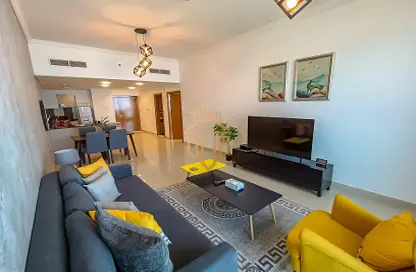 Living Room image for: Apartment - 1 Bedroom - 2 Bathrooms for rent in Ocean Heights - Dubai Marina - Dubai, Image 1