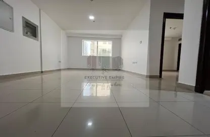 Apartment - 1 Bedroom - 2 Bathrooms for rent in Zig Zag Building - Tourist Club Area - Abu Dhabi