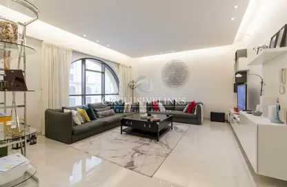 Living Room image for: Apartment - 3 Bedrooms - 3 Bathrooms for sale in Sadaf 8 - Sadaf - Jumeirah Beach Residence - Dubai, Image 1