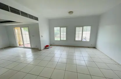 Villa - 3 Bedrooms - 3 Bathrooms for rent in Springs 11 - The Springs - Dubai