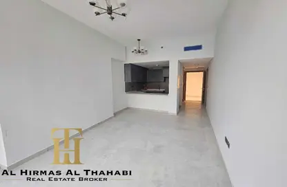 شقة - غرفة نوم - 2 حمامات للايجار في سما الجداف - الجداف - دبي
