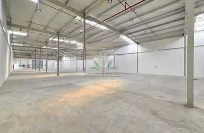 Warehouse - Studio - 2 Bathrooms for rent in Umm Ramool - Dubai