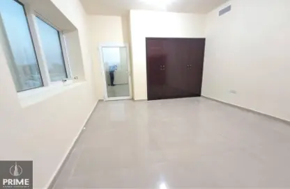 Apartment - 3 Bedrooms - 3 Bathrooms for rent in Madinat Zayed (Bida Zayed) - Abu Dhabi