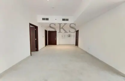 شقة - غرفة نوم - 2 حمامات للايجار في برج إس بي أو - البرشاء 1 - البرشاء - دبي