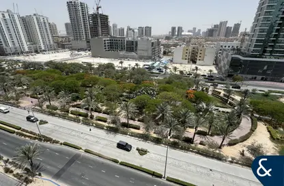شقة - غرفة نوم - 2 حمامات للبيع في بن غاطي جارديني - قرية الجميرا سركل - دبي