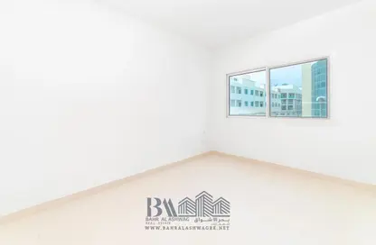 Apartment - 2 Bedrooms - 3 Bathrooms for rent in Al Jazeira Road - Al Muraqqabat - Deira - Dubai