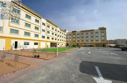 سكن عمال - استوديو - 8 حمامات للبيع في الصجعة الصناعية - آلصجعه - الشارقة