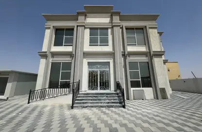 Villa - 4 Bedrooms - 7 Bathrooms for rent in Al Aweer 1 - Al Aweer - Dubai