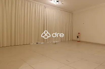 شقة - 2 غرف نوم - 4 حمامات للايجار في قمر 1 - مدينة بدر - المحيصنة - دبي