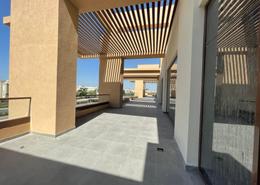 Café with huge terasse - 2 levels - outdoor space