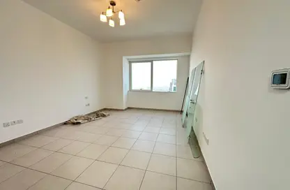Apartment - 2 Bedrooms - 4 Bathrooms for rent in Blue Tower - Sheikh Zayed Road - Dubai