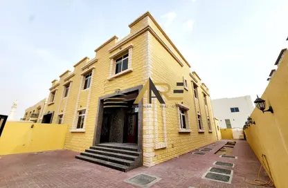 Villa - 5 Bedrooms - 7+ Bathrooms for rent in Al Tai - Sharjah