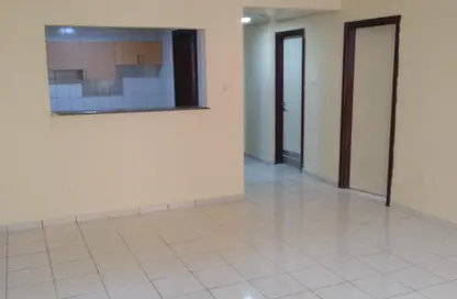 شقة - غرفة نوم - 2 حمامات للبيع في طراز إنجليزي - المدينة الدولية - دبي