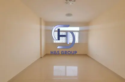 شقة - غرفة نوم - 2 حمامات للايجار في الثاني مويلح - تجارية مويلح - الشارقة شقة - غرفة نوم - 2 حمامات للايجار في الثاني مويلح - تجارية مويلح - الشارقة