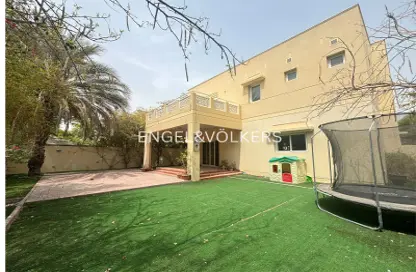 Villa - 4 Bedrooms - 5 Bathrooms for rent in Meadows 9 - Meadows - Dubai