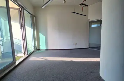 مكتب - استوديو للايجار في برج الأعمال - الخليج التجاري - دبي