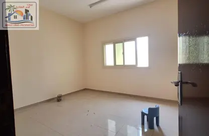 شقة - غرفة نوم - 2 حمامات للايجار في بو تينة - الشرق - الشارقة