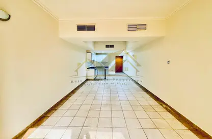 Apartment - Studio - 1 Bathroom for rent in Al Karama - Dubai