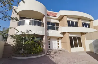 Villa - 4 Bedrooms - 5 Bathrooms for rent in Jumeirah 1 Villas - Jumeirah 1 - Jumeirah - Dubai