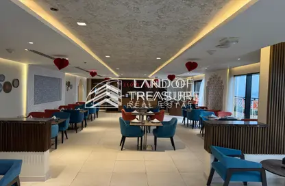 Retail - Studio - 2 Bathrooms for rent in Baniyas Road - Deira - Dubai
