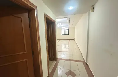 شقة - غرفة نوم - 2 حمامات للايجار في عود ميثاء - بر دبي - دبي