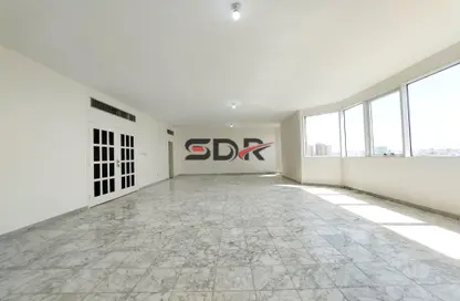 Apartment - 4 Bedrooms - 4 Bathrooms for rent in Al Ahlia tower - Al Khalidiya - Abu Dhabi