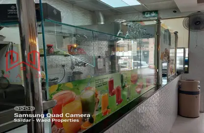 Shop - Studio for rent in Sheikh Hamdan Colony - Al Karama - Dubai