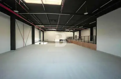 مستودع - استوديو للايجار في القوز الصناعية - القوز - دبي