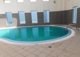 صورةحوض سباحة لـ: شقة - 2 غرف نوم - 3 حمامات للكراء في برج  سما - شارع إلكترا - أبوظبي, صورة 1