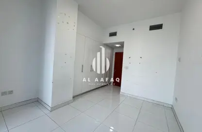 شقة - 2 غرف نوم - 4 حمامات للايجار في مجمع الريان - النهدة - الشارقة