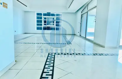 Empty Room image for: Apartment - 5 Bedrooms - 5 Bathrooms for rent in Al Mina Tower - Al Mina - Abu Dhabi, Image 1