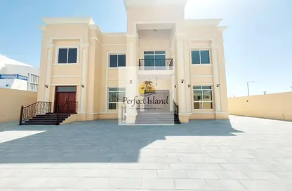 Villa - 6 Bedrooms for rent in Madinat Al Riyad - Abu Dhabi