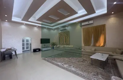 Living Room image for: Villa - 4 Bedrooms - 6 Bathrooms for rent in Al Khawaneej 2 - Al Khawaneej - Dubai, Image 1