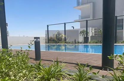 Pool image for: Apartment - 1 Bedroom - 2 Bathrooms for rent in Oasis 1 - Oasis Residences - Masdar City - Abu Dhabi, Image 1
