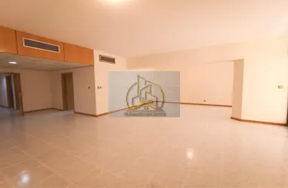 Apartment - 3 Bedrooms - 5 Bathrooms for rent in Hamdan Street - Abu Dhabi