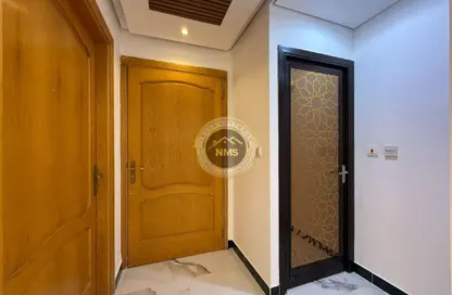 شقة - غرفة نوم - 1 حمام للايجار في شارع المطار - أبوظبي