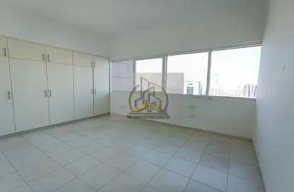 Empty Room image for: Apartment - 2 Bedrooms - 3 Bathrooms for rent in Khalidiya Towers - Al Khalidiya - Abu Dhabi, Image 1