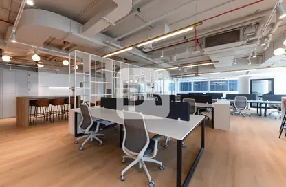 مكتب - استوديو - 3 حمامات للايجار في برج السلام - شارع الشيخ زايد - دبي