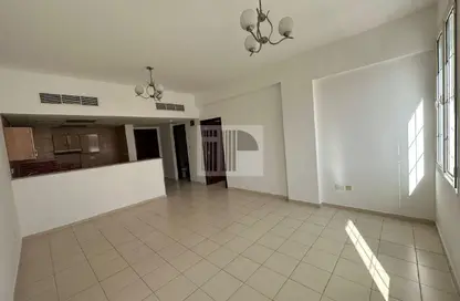 شقة - غرفة نوم - 2 حمامات للبيع في X08 - طراز إنجليزي - المدينة الدولية - دبي