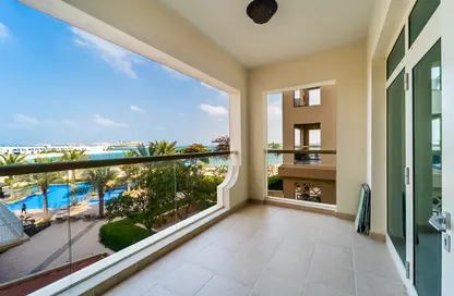 Balcony image for: Apartment - 1 Bedroom - 2 Bathrooms for rent in Al Hatimi - Shoreline Apartments - Palm Jumeirah - Dubai, Image 1