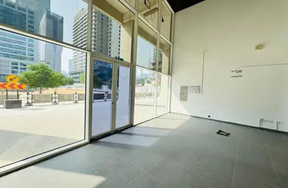 متجر - استوديو - 2 حمامات للايجار في كابيتال جولدن تاور - الخليج التجاري - دبي