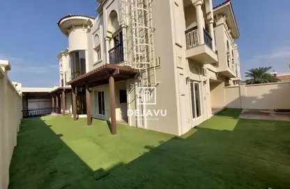 Villa - 5 Bedrooms - 6 Bathrooms for rent in Umm Suqeim 2 - Umm Suqeim - Dubai
