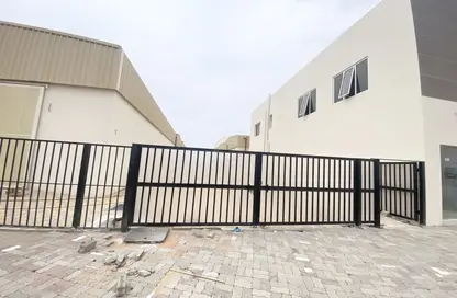 Warehouse - Studio - 1 Bathroom for rent in Bu Krayyah - Abu Dhabi