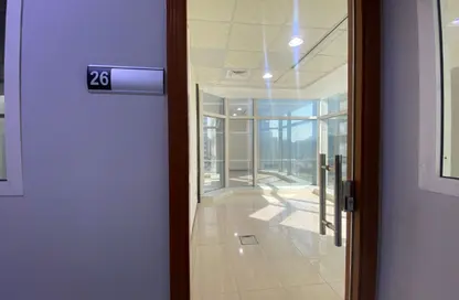 مركز أعمال - استوديو - 4 حمامات للايجار في الحصن - الخالدية - أبوظبي