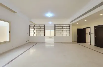 فيلا - 4 غرف نوم - 7 حمامات للايجار في خالدية سنتر - كورنيش الخالدية - الخالدية - أبوظبي