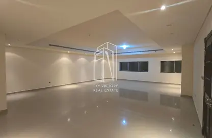 Empty Room image for: Apartment - 4 Bedrooms - 5 Bathrooms for rent in Mina Road - Tourist Club Area - Abu Dhabi, Image 1