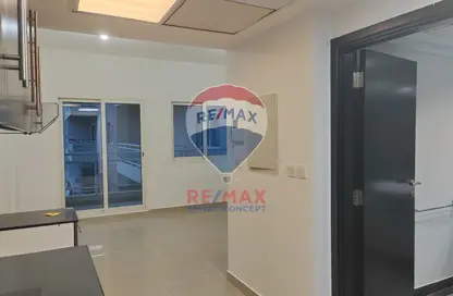 Apartment - Studio - 1 Bathroom for rent in Tower 24 - Al Reef Downtown - Al Reef - Abu Dhabi