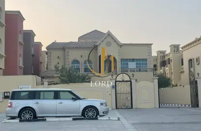 Compound - 5 Bedrooms - 4 Bathrooms for sale in Shakhbout City - Abu Dhabi