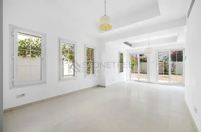 فيلا - 3 غرف نوم - 3 حمامات للايجار في الينابيع 8 - الينابيع - دبي فيلا - 3 غرف نوم - 3 حمامات للايجار في الينابيع 8 - الينابيع - دبي