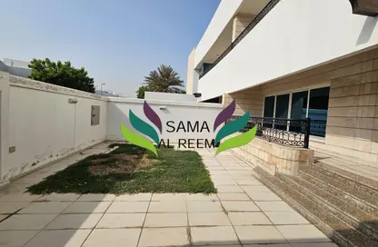 Villa - 4 Bedrooms - 4 Bathrooms for rent in Jumeirah 1 Villas - Jumeirah 1 - Jumeirah - Dubai